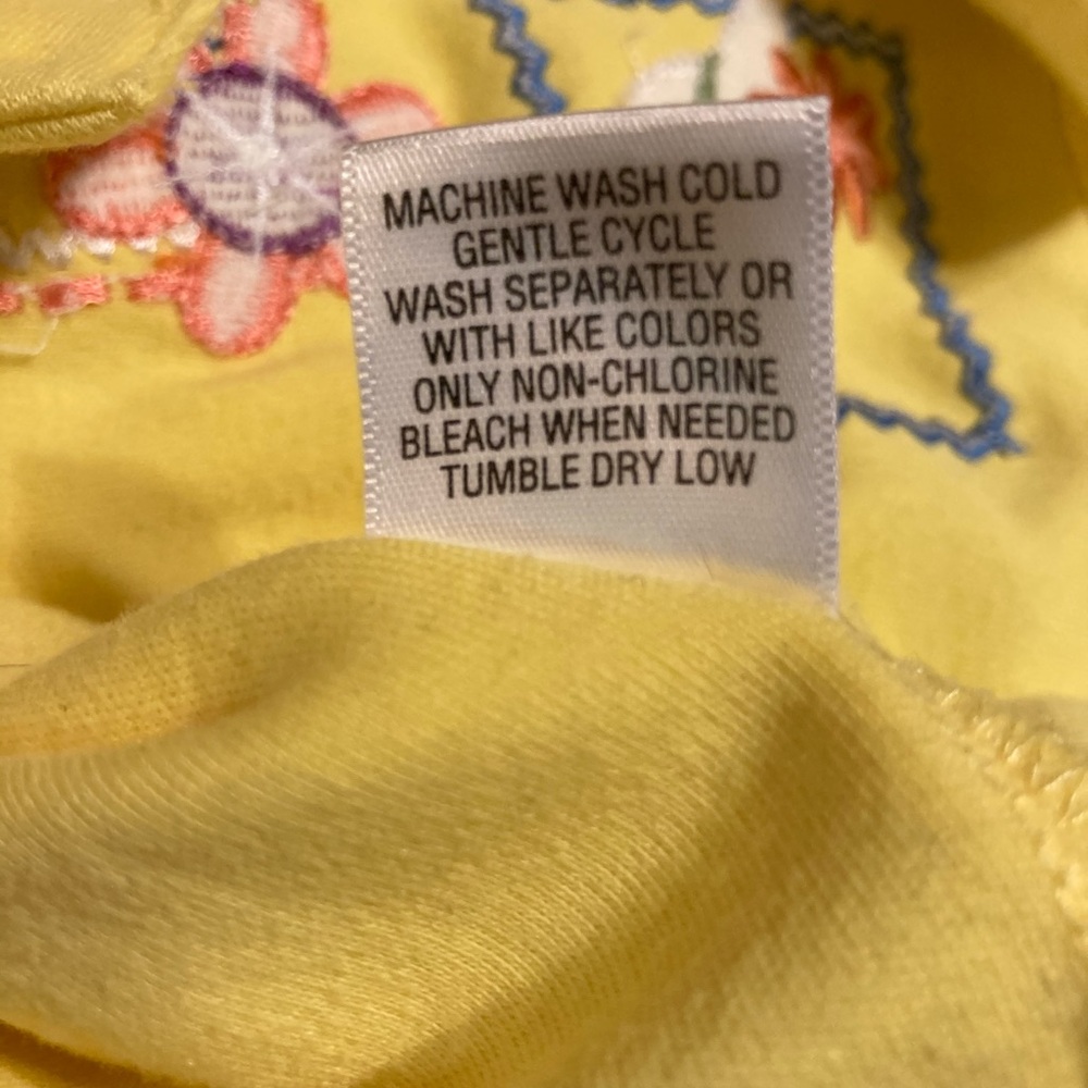 Breckenridge button top with embroidered beach motif - Picture 4 of 8